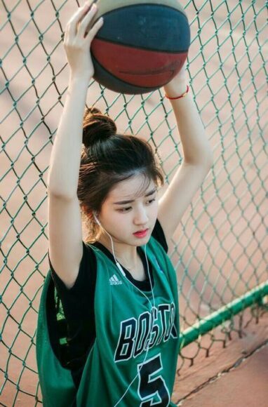 hình hot girl chơi bóng rổ