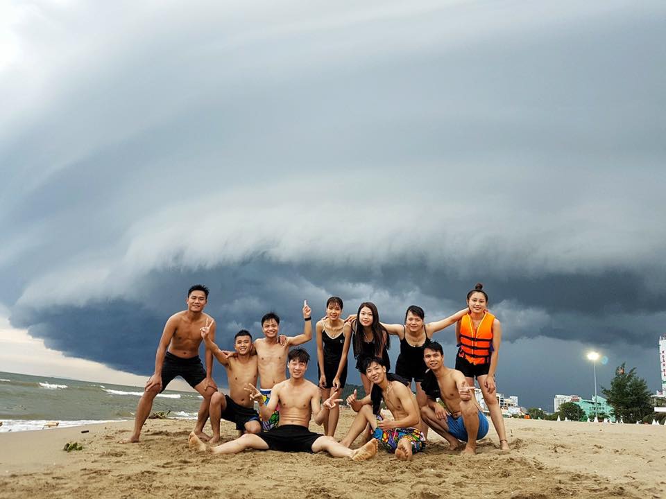 Hình ảnh đám mây kỳ lạ nuốt chửng biển Sầm Sơn