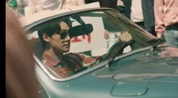 Lee Do Hyun lái chiếc xe cổ (Nguồn: Internet)