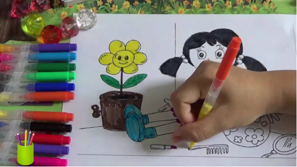 Vẽ tranh tô màu - Cách bé cầm bút